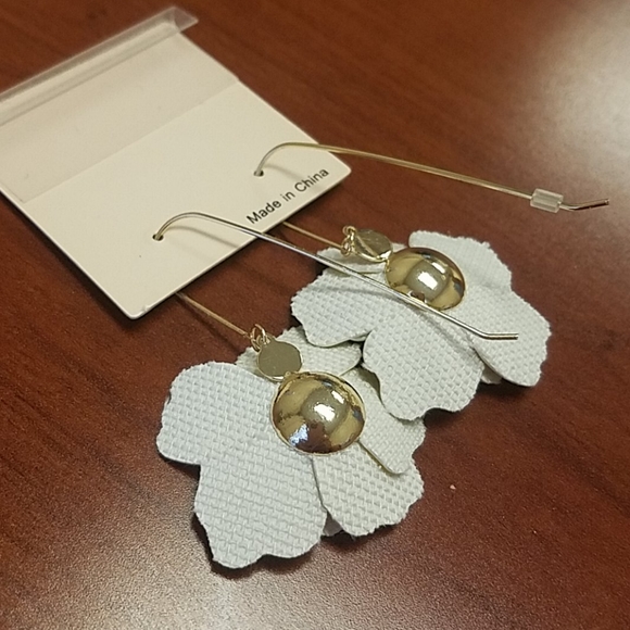 C&C California yellow poppy golden tone detail - Picture 3 of 4